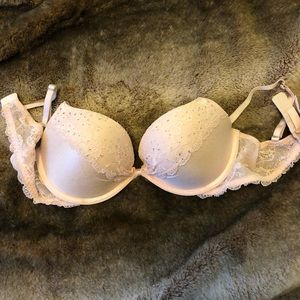 victoria’s secret light pink bra